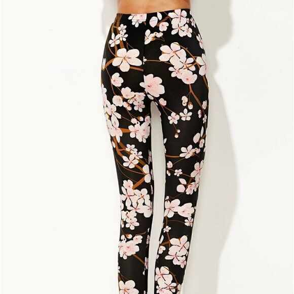 Fashion Nova FLORAL PRINT LEGGINGS - Picture 3 of 5